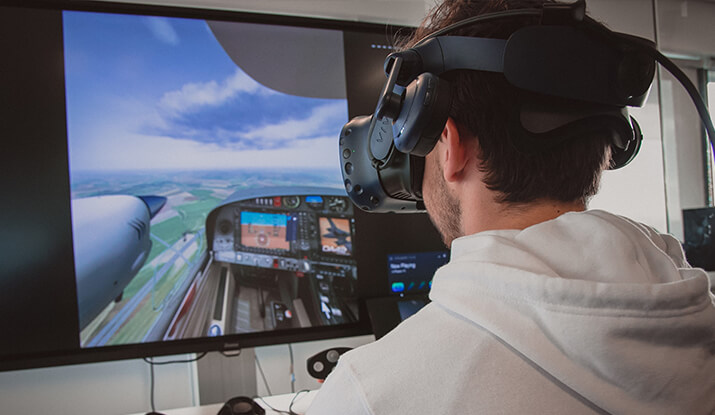 Marine Recruiters Want Cutting-Edge VR Flight Simulators to Attract Pilots